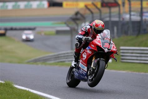 sbk bsb brands hatch christian iddon and ducati win chaotic race 3