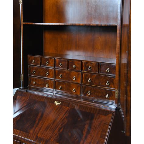 When most people think secretary desk, they think something that's boxy and narrow but that is not the case here. Large Mahogany Secretary Desk :: NOF062