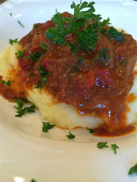 The label read beef chuck steak and this was the first and only article that laid out the basics to prepare. Little Magnolia Kitchen: OVEN SWISS STEAK