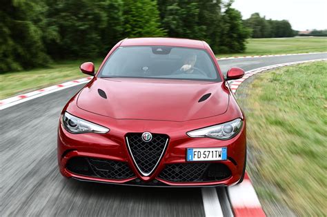 2018 Alfa Romeo Giulia Coupe Δοκιμή Τιμές Τεχνικά Caranddrivergr