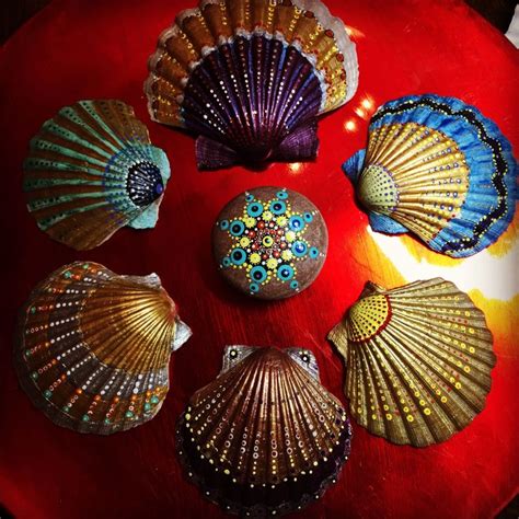 If you've been beach bound this summer, then i'm sure you've accumulated a ton of seashells from your trip, especially if you have kids! Seashell Painting, Seashell Art, Seashell Crafts, Beach ...