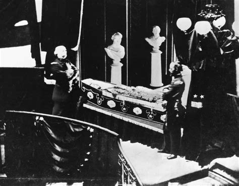 Photos Of Famous Dead Bodies From Celebrity Open Casket Funerals