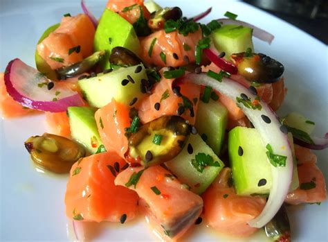 Una vez se sirve el ceviche se le echa también la leche de tigre por encima para aportarle más sabor. La Cocina de la Silbi: CEVICHE DE SALMON