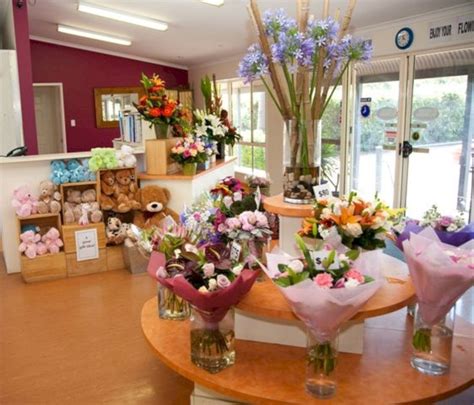 15 Shop Display Interior Design Ideas To Attract More Buyers Flower