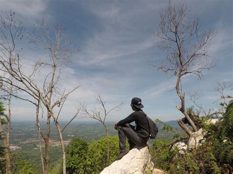 Peralatan dan perlengkapan mendaki gunung. Pengalaman mendaki Gunung Pulai, Kedah - Nothing to Somethings