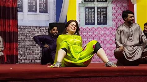 Sunehri Khan New Hot Parfamance New Pakistani Stage Mujra Youtube