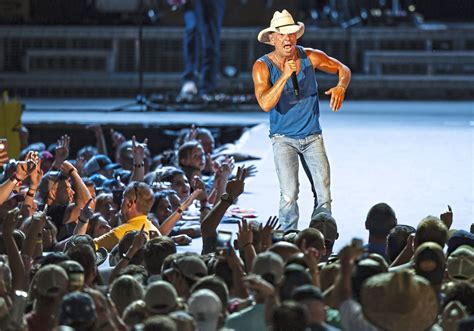 Kenny Chesney Beach Concert