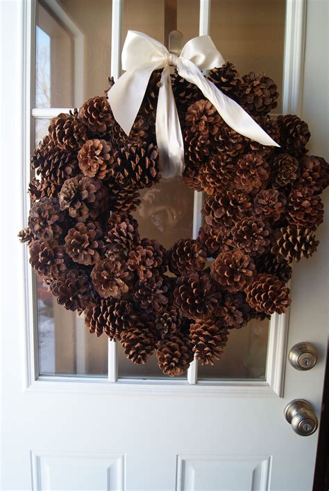 Making Pine Cone Wreaths Christmas Wreaths Diy Christmas Wreaths