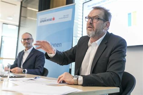Wir freuen uns auf deine bewerbung! Weltspartag: VIDEO - Das Geld-Ausgeben ist momentan ...