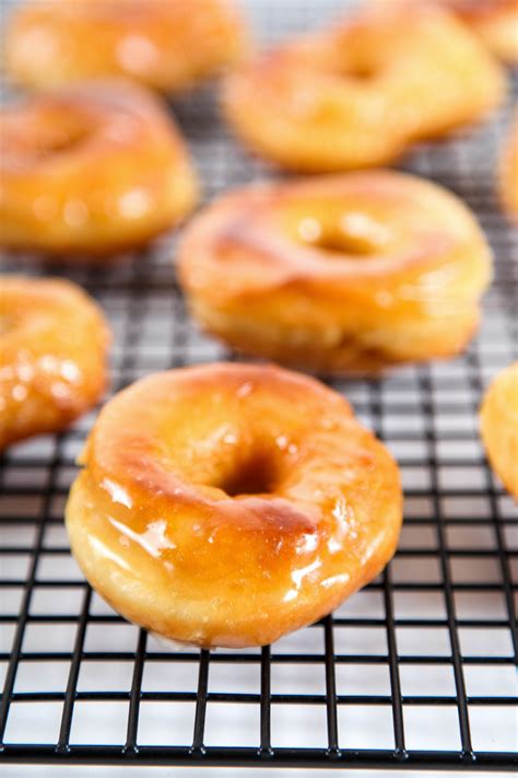 Hoşgeldin, bugün ne yapmak istersin? The Best Copycat Krispy Kreme Donut Recipe - Baking Beauty
