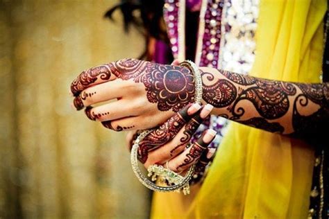 Ten Easy Tips To Apply Mehandi Beautifully For Beginners