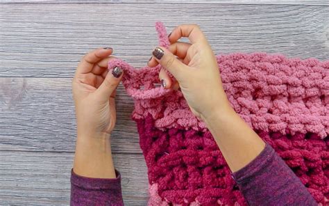 Finger Knitted Blanket Tutorial Simply Edged Finger Crochet Finger
