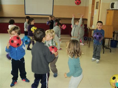 Cuando el profesor haga sonar una. La clase de María José: JUGANDO CON PELOTAS