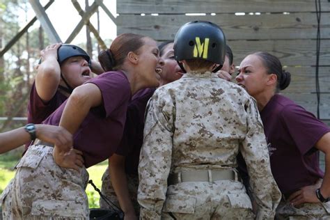 29 Pictures Of Marine Drill Instructors Screaming In People S Faces