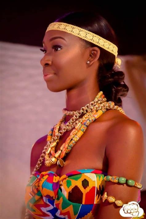 Lifegoals Ghanaian Woman Celebrates 25th Birthday In Stunning Traditional Attire Bglh