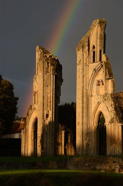 Reserve excursões em glastonbury abbey com antecedência para garantir sua vaga. Glastonbury Abbey 4 in 2020 | Glastonbury abbey ...