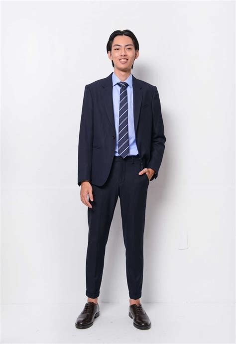 10 Contoh Foto Full Body Lamaran Kerja, Disertai Ukuran dan Warna Latar