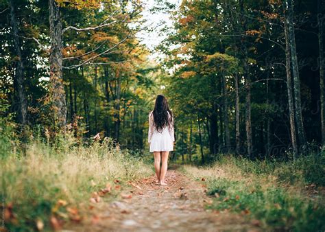 A Beautiful Young Woman Walks Alone In A Dark Woods Del Colaborador De Stocksy Howl Stocksy