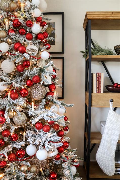 Red, white & gold christmas tree