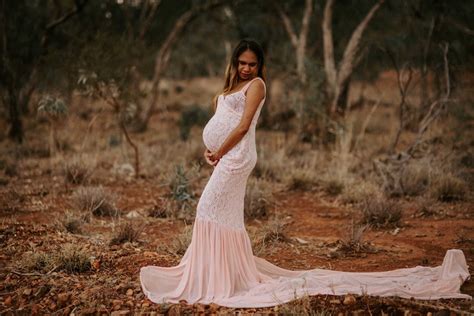 Midwife Empowers Indigenous Women Through Outback Maternity Photoshoots Abc News