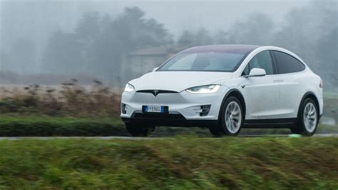 Nuova Tesla Model X Prova Video Come Va Autonomia Motorbox