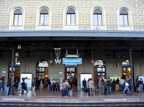 Les stades historiques peuvent également être sélectionnés. Bologna Italy train station | Bologna, Città, Firenze