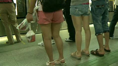 China Cu L Es La Ropa Apropiada Para Viajar En Metro Bbc Mundo