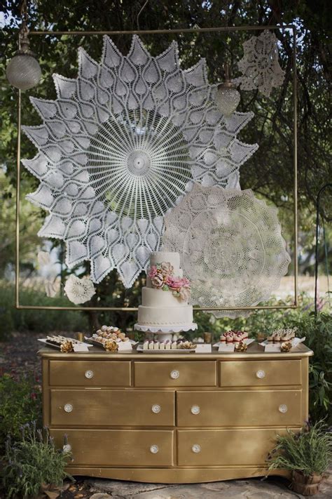 cake table backdrop | Diy wedding cake table, Wedding cakes vintage