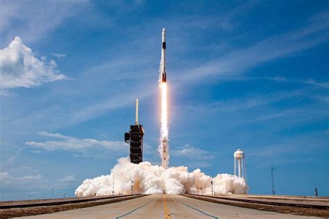 Spacex designs, manufactures and launches advanced rockets and spacecraft. SpaceX Is Officially The First Private Company To Send ...