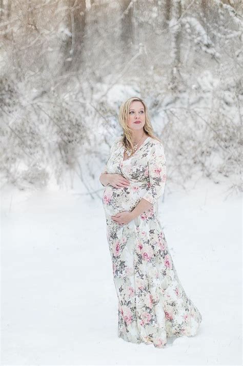 snow maternity what to wear winter maternity photo session pink blush maternity dr… winter
