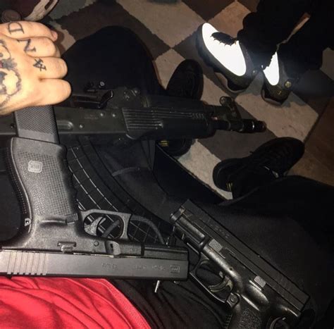 Anime gun pfp which you are searching for is served for you in this article. @barbianax🤩 | Pretty guns, Guns aesthetic, Guns