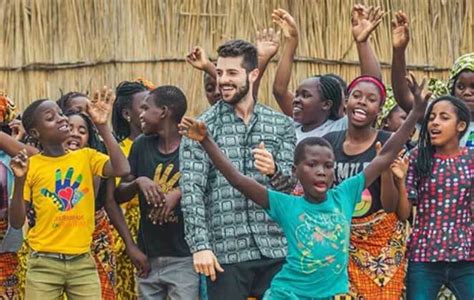 Alok cria vaquinha para ajudar projeto de ONG na África OFuxico