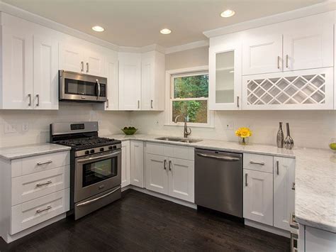 The choice of the right kitchen cabinets will upgrade the entire look and functionality of a kitchen. 
