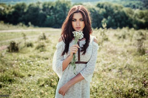 Tapety šaty Evgeny Freyer portrét ženy venku květiny hloubka
