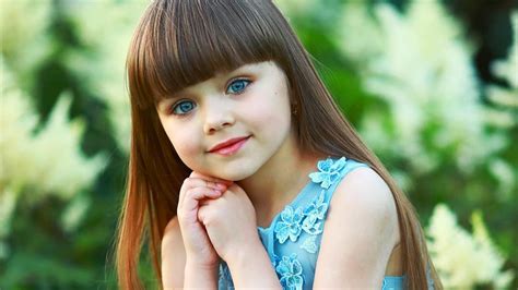 Russa De 6 Anos Ganha Fama Na Internet Como “a Garota Mais Bonita Do