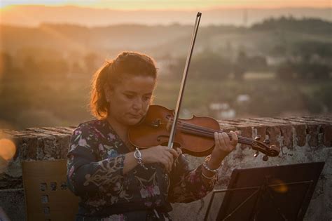 Angela Tomei La Violinista Di Baglioni Che Sogna Di Suonare Con I