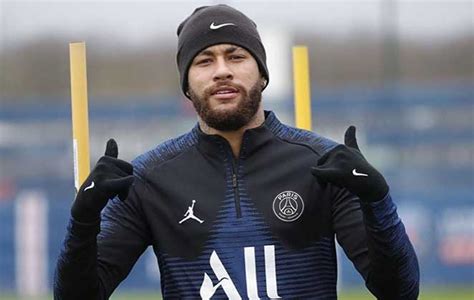 Neymar da silva santos júnior (brazilian portuguese: Neymar Jr. mexe em celular no meio do treino e web não ...