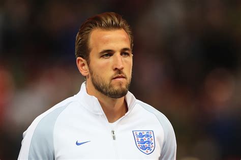 Manchester city remain determined to land harry kane before the ongoing transfer window closes, however a new report has damaged the hopes . Tottenham's Harry Kane named England's Player of the Year