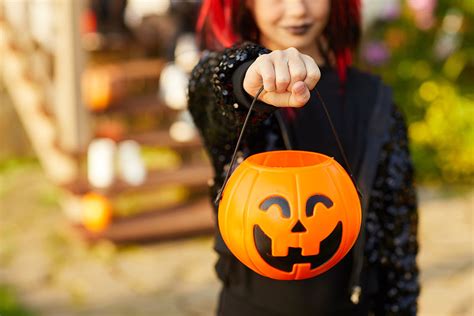 How To Keep Your Kids Safe While Trick Or Treating Pittsburgh Magazine
