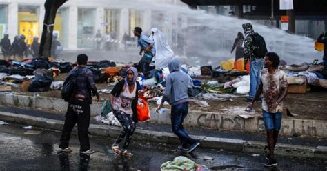 Fußballeuropameisterschaft in rom für sich entschieden. Italien: "Flüchtlinge" führen blutigen Krieg gegen Militär ...