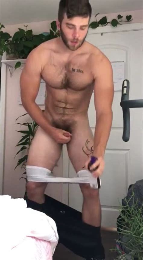 Verbal Muscle Hunk Jerks Off And Cums