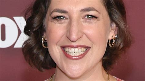 the big bang theory s mayim bialik dishes on the secret behind amy s g