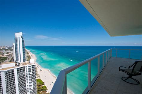 1,2,3 and penthouses with magnificent views, modern. Luxury Miami Real Estate Photography - La Perla