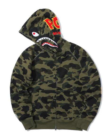 Featuring the japanese brand's staple pattern the a bathing ape 1st camo hool full zip hoodie is ready for spring 2014. Bape 1st Camo Shark full zip hoodie Moss Green