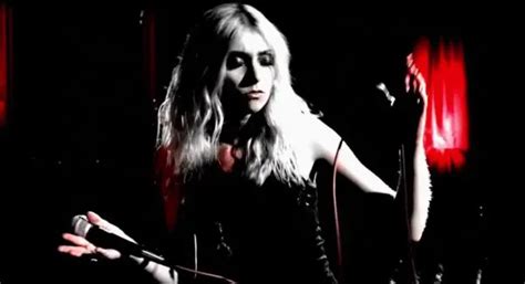 The Pretty Reckless Take Me Down Video In Versione Perfomance Live