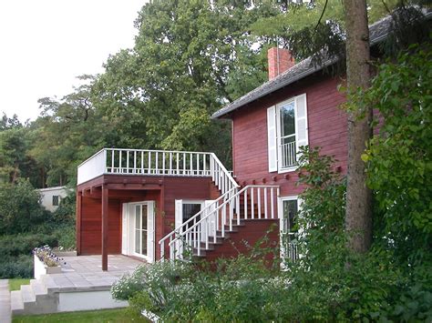 Auch albert einstein erlag der reizvollen umgebung capuths mit seinen kiefernwäldern und den weiten wasserflächen. File:Einsteinhaus.jpg - Wikimedia Commons