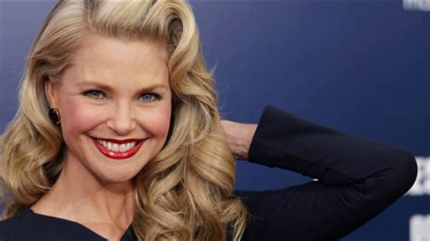 Christie Brinkley 63 Makes Splash In Sports Illustrated Swimsuit