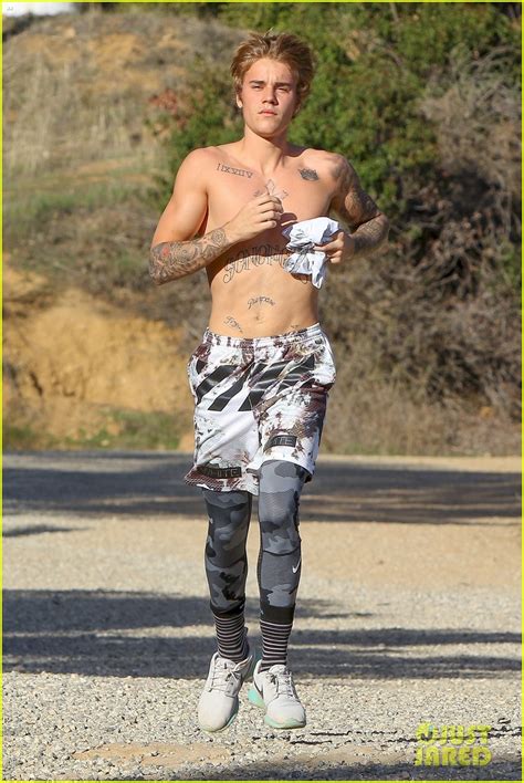 Justin Bieber Goes Shirtless For Afternoon Jog Photo 3831202 Justin