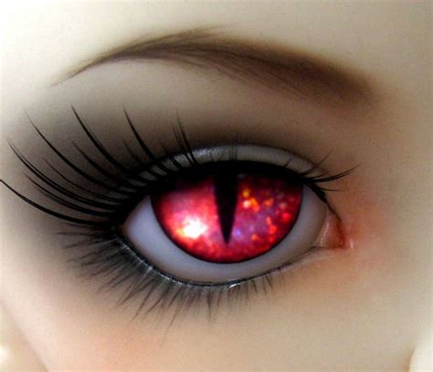 We have different colors and designs on the cat eyes lenses, it able to complement your cosplay costume and make you stand out from the halloween parties! Épinglé sur Cosplay