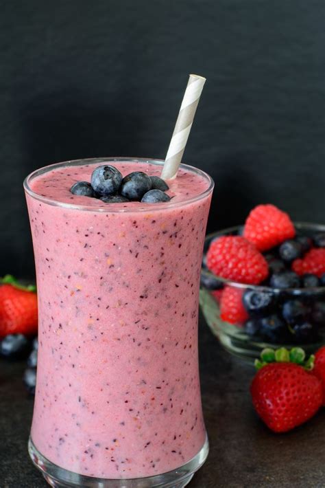 This Healthy Post Workout Berry Superfood Smoothie Recipe Is Full Of